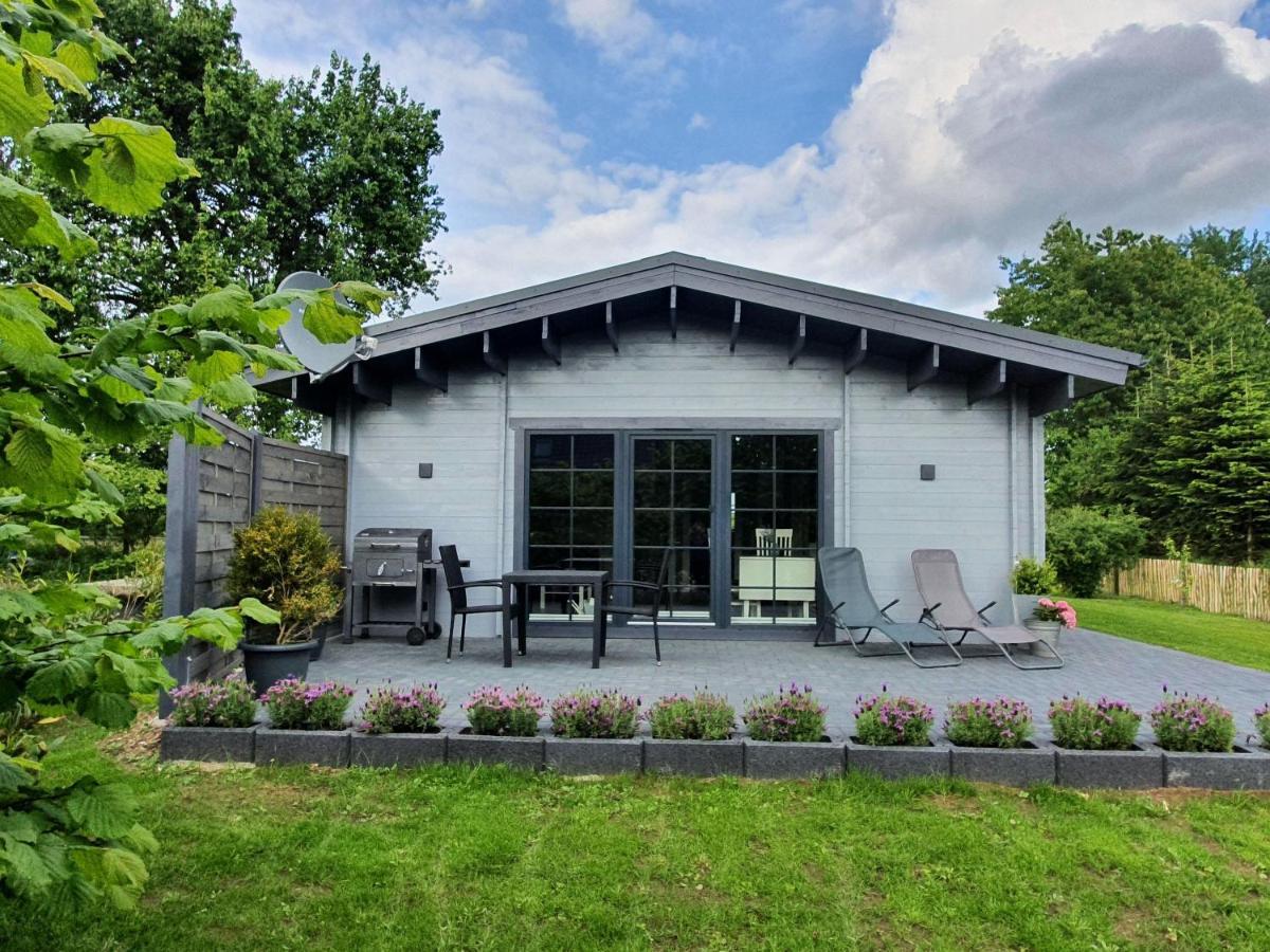Idyllisches-Blockbohlenhaus-Mit-Eigenem-Garten-Und-Sauna-Zum-Wohlfuehlen Martensrade Zewnętrze zdjęcie